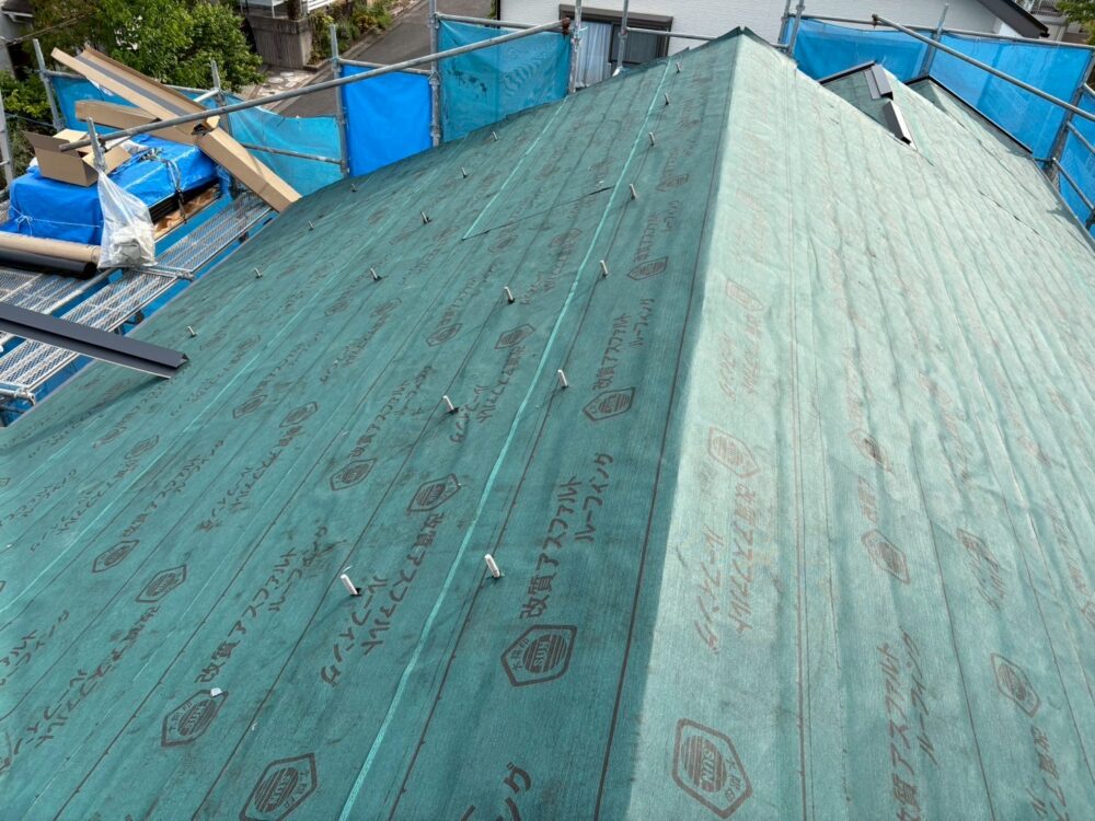 【屋根カバー工法】ルーフィングシート設置