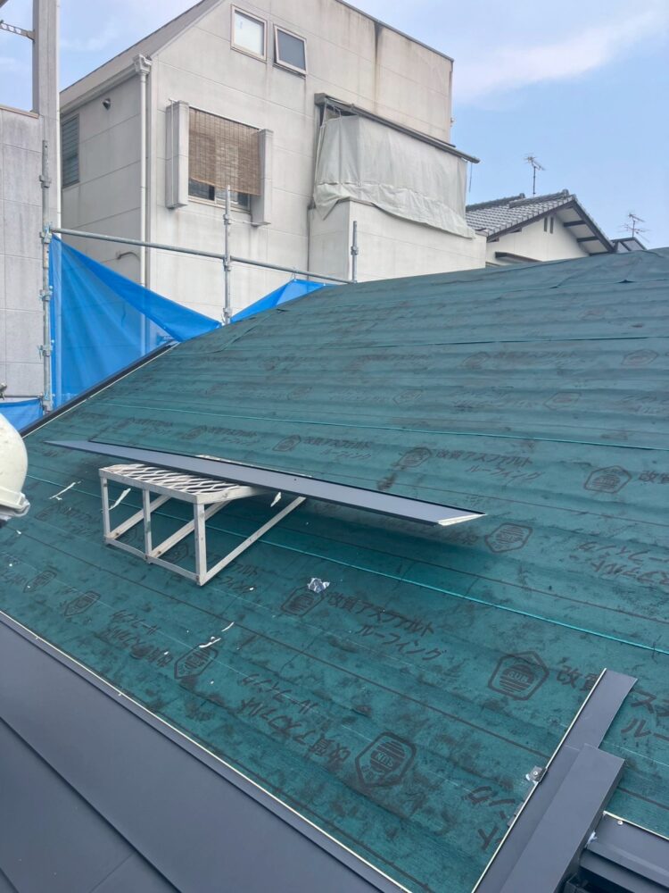 【屋根カバー工法】ルーフィングシート設置